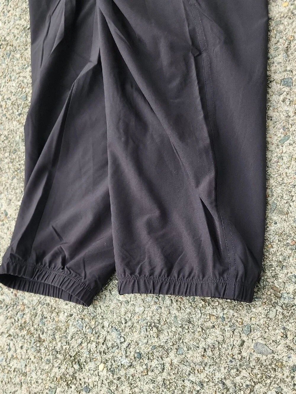 Vuori lightweight joggers